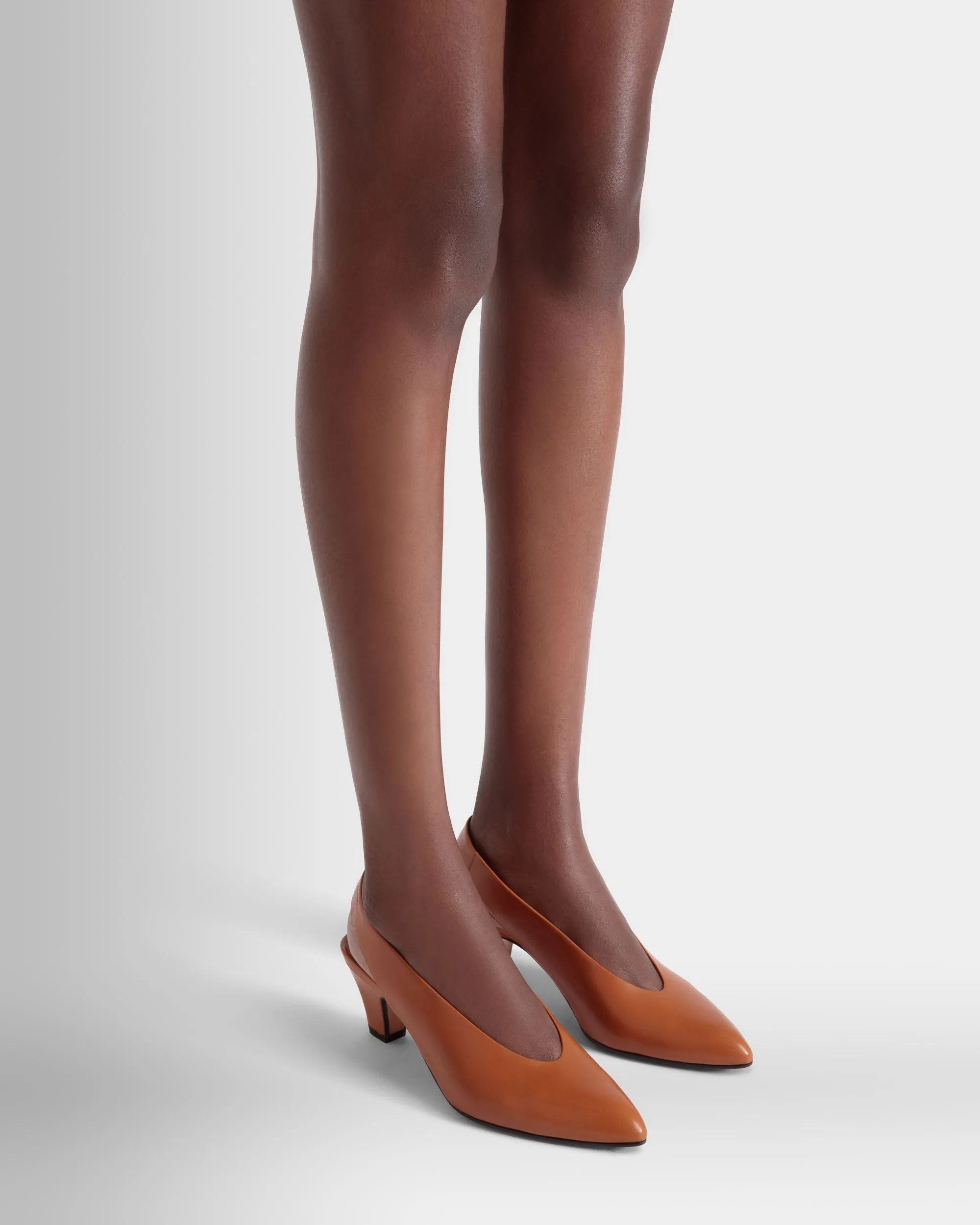Alva Pump in Brown Leather
