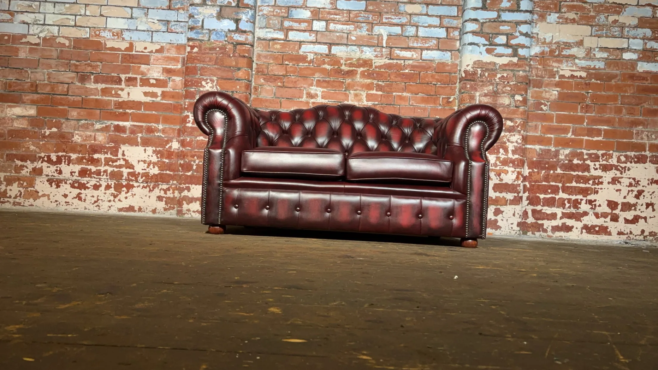 Ex-Display 2 seater Oxford Sofa in Antique Red Leather