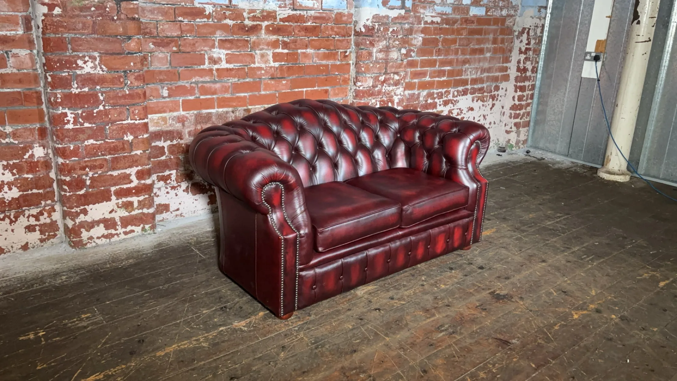 Ex-Display 2 seater Oxford Sofa in Antique Red Leather