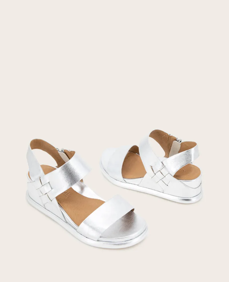 GENTLE SOULS - Jolisa Metallic Woven Detail Wedge