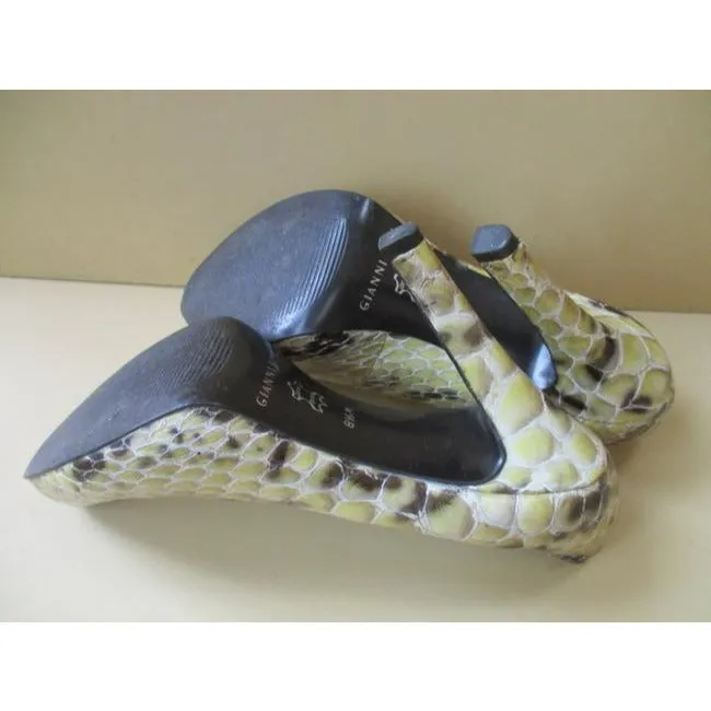 Gianni Bini Cream Taupe Patent Snake Skin Box Toe Pumps Size Us
