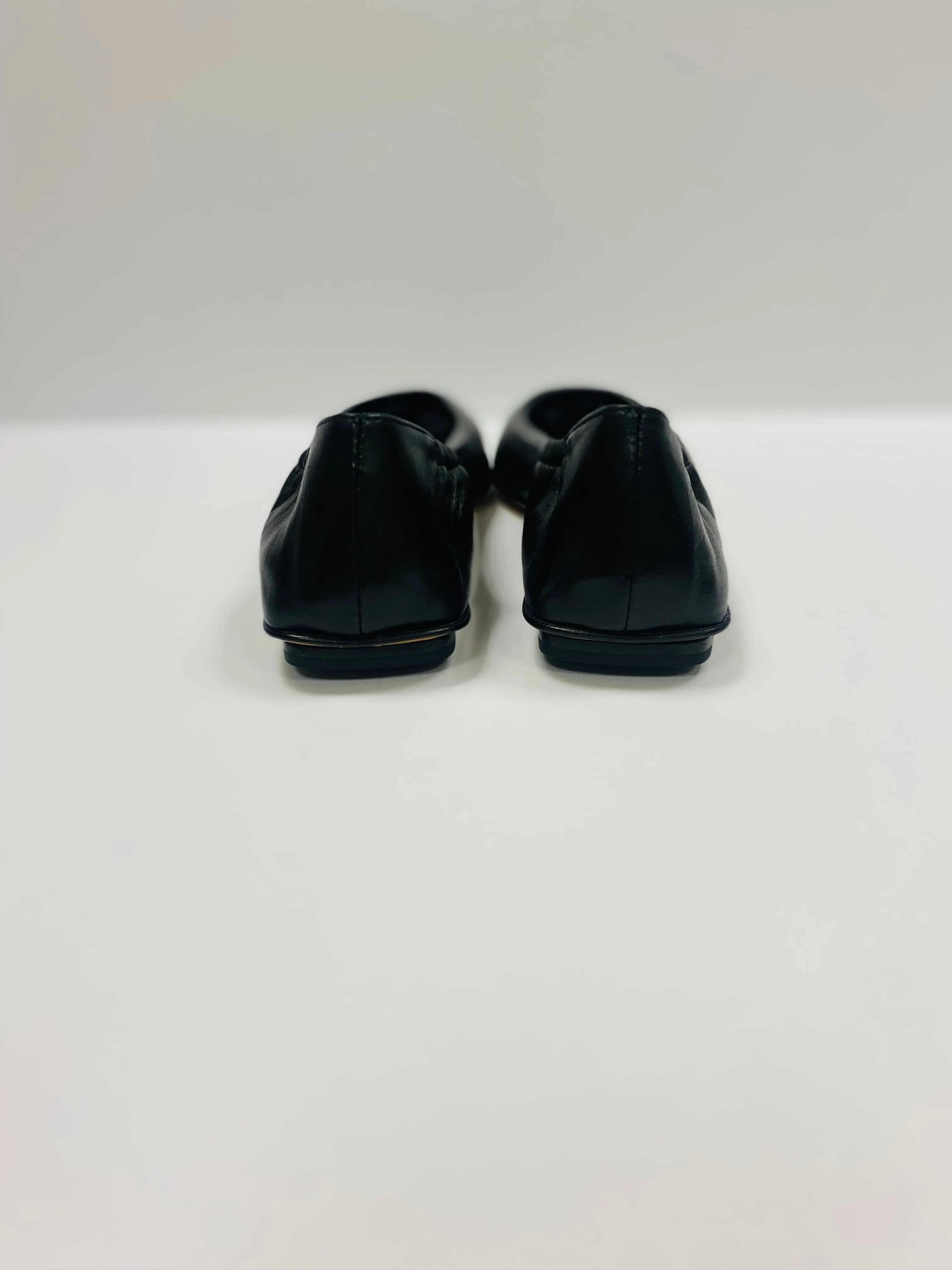 Glove Black Pump