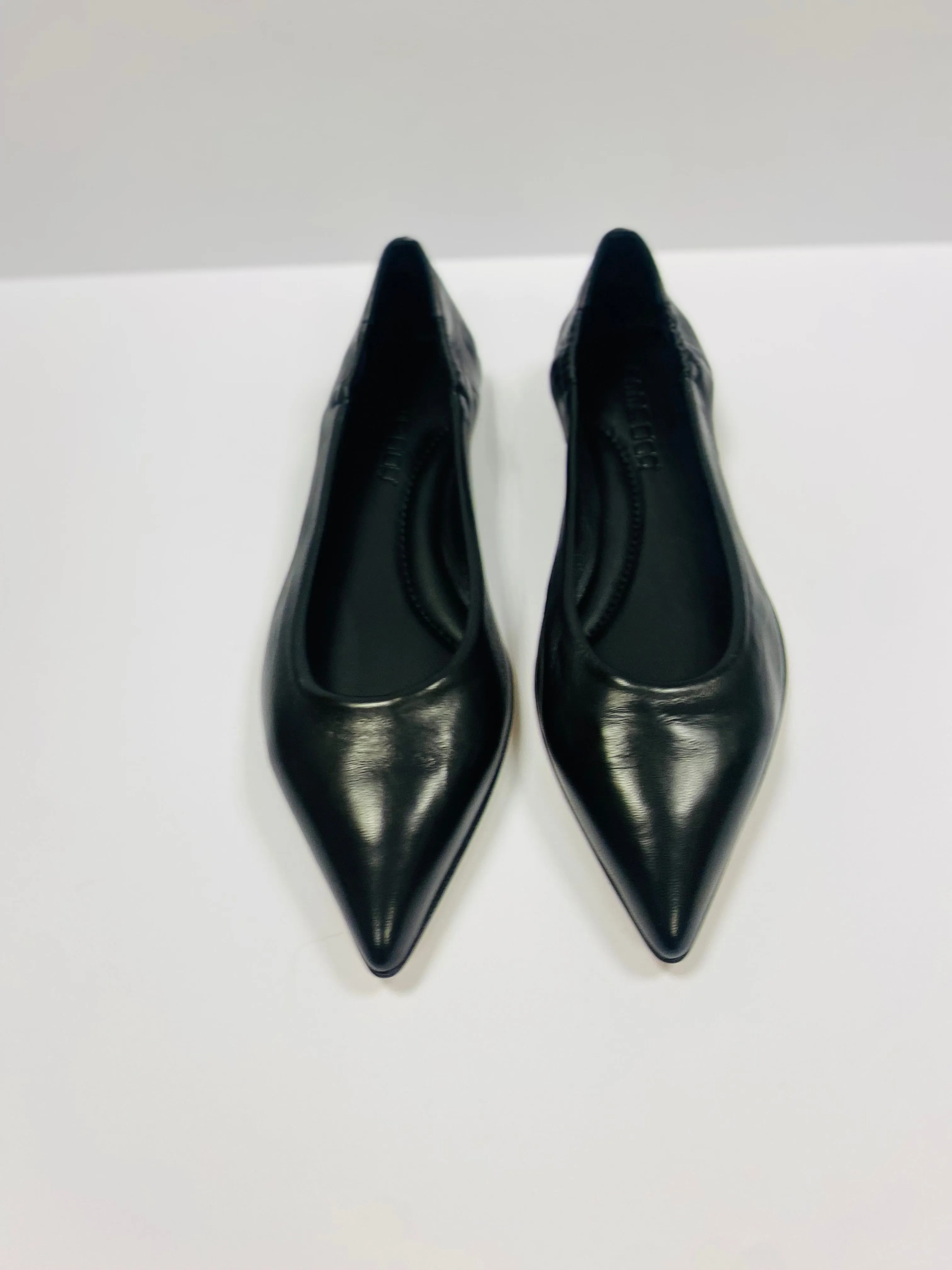 Glove Black Pump