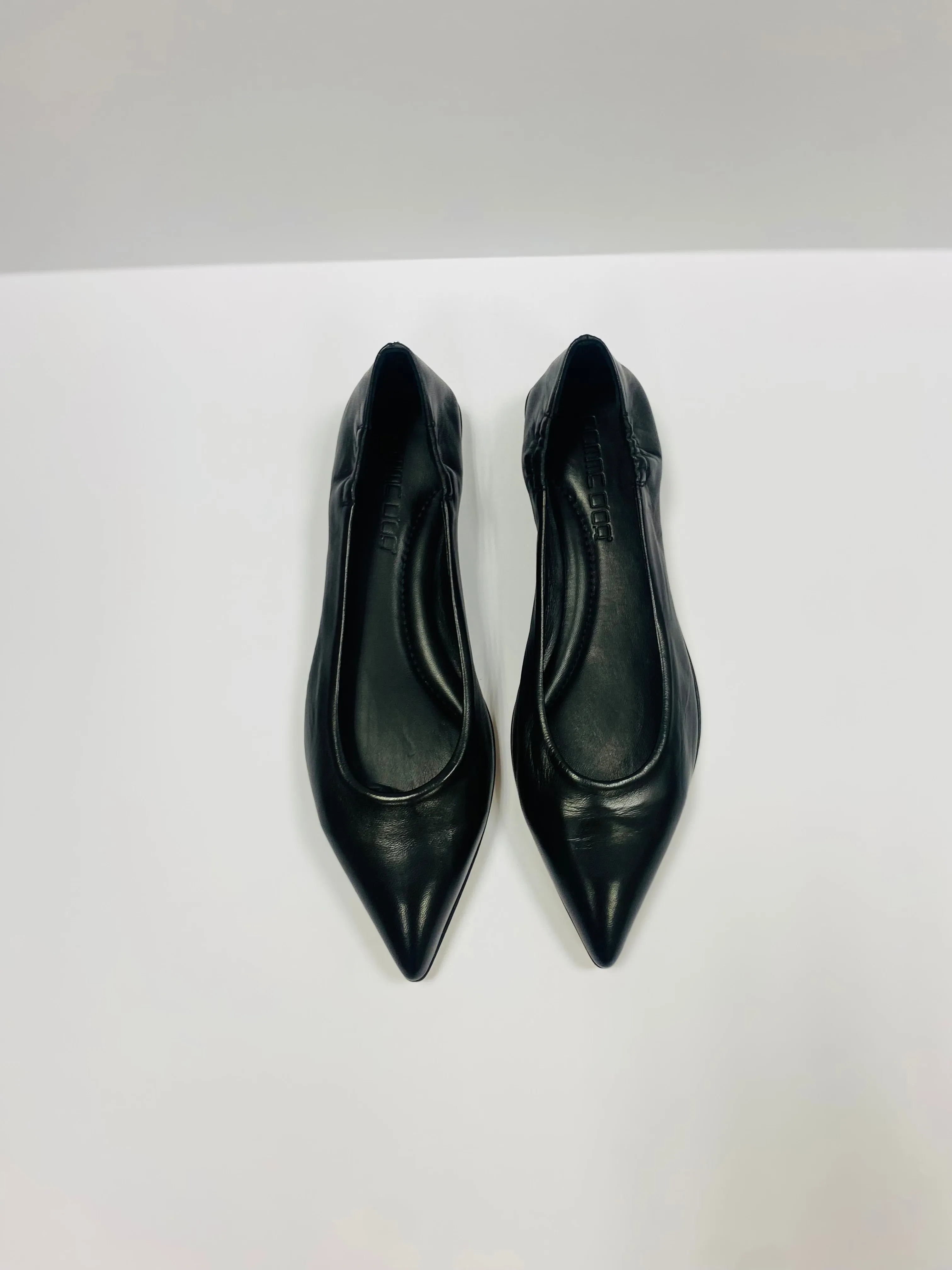 Glove Black Pump