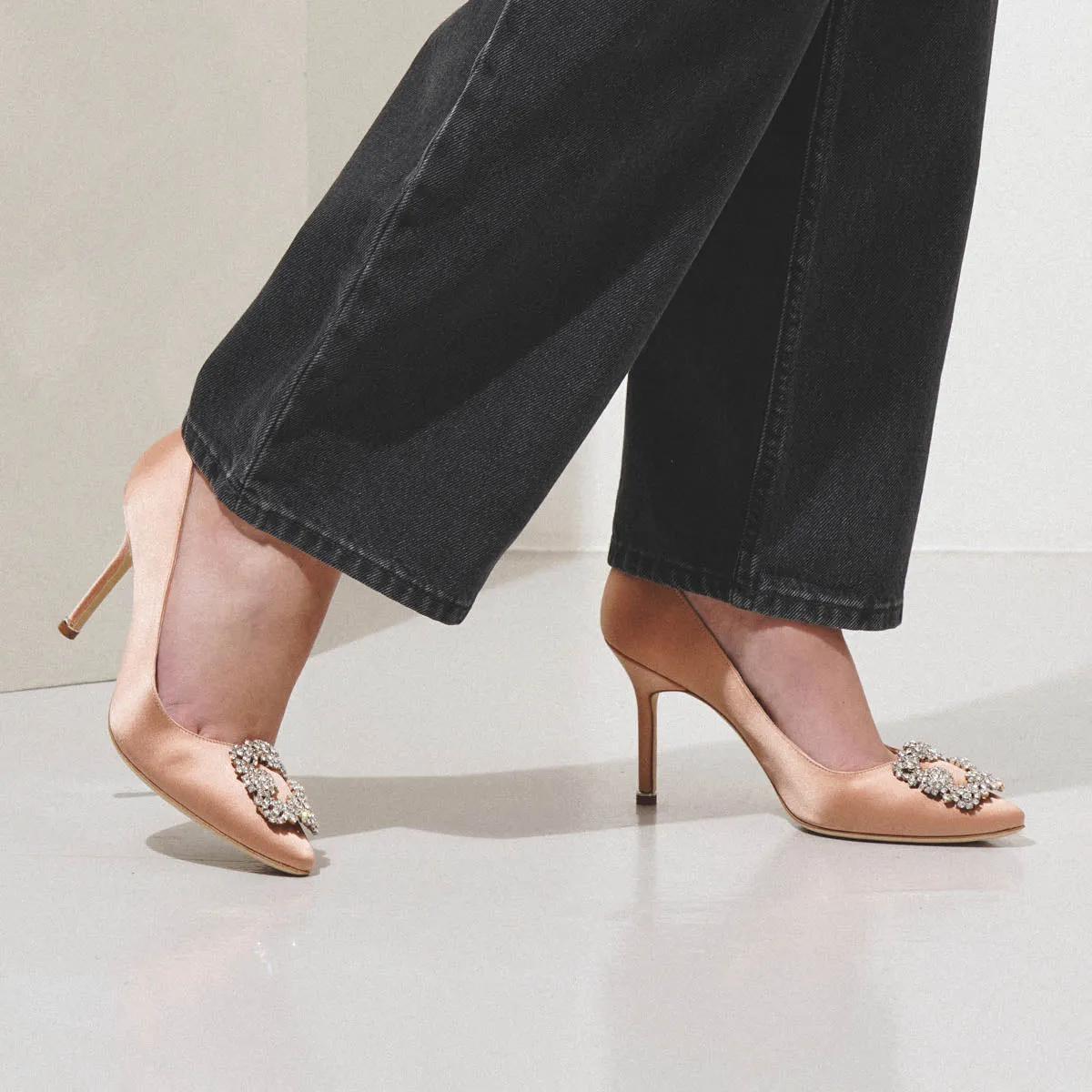 Hangisi 90 blush satin pumps