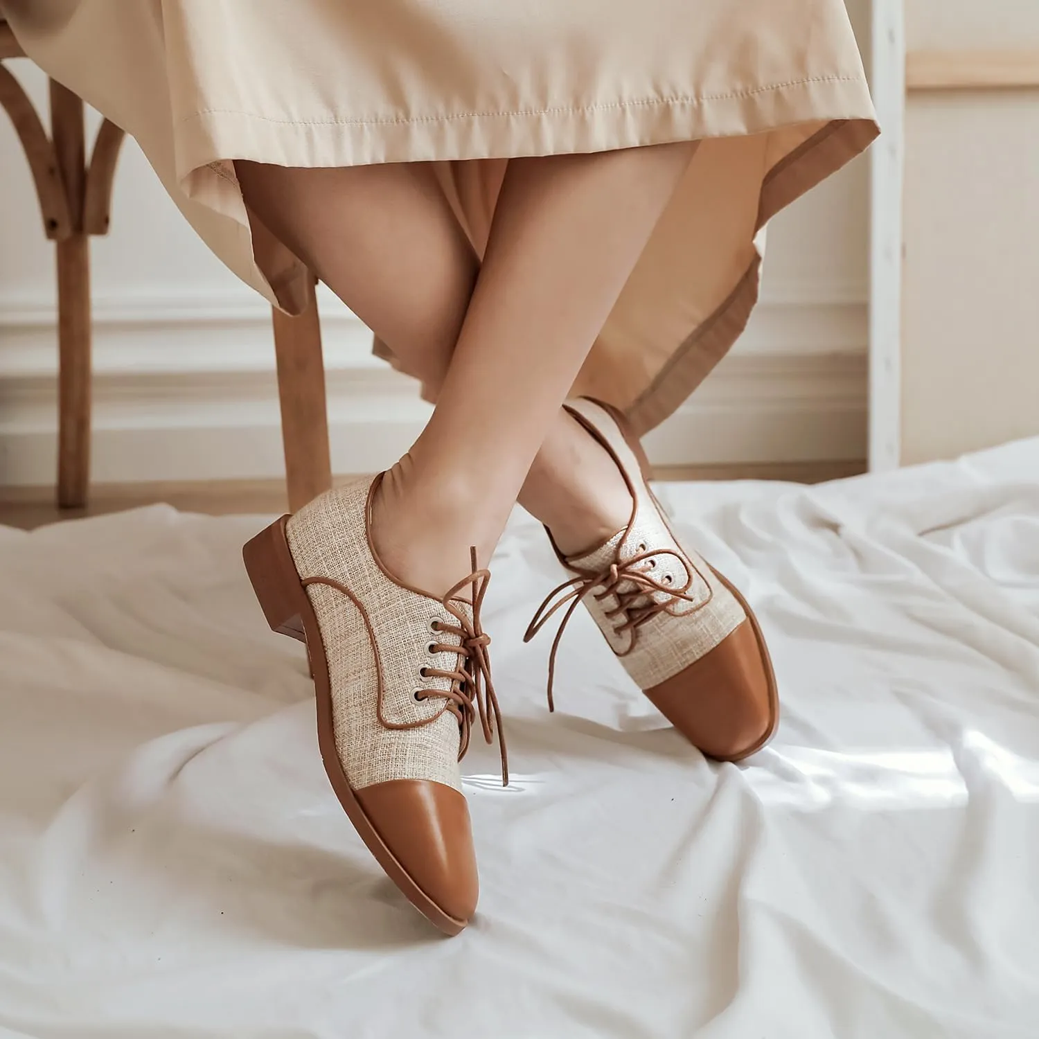 Lace-up Wingtips Oxford Shoes for Women Cutout Brogues Saddle Shoes