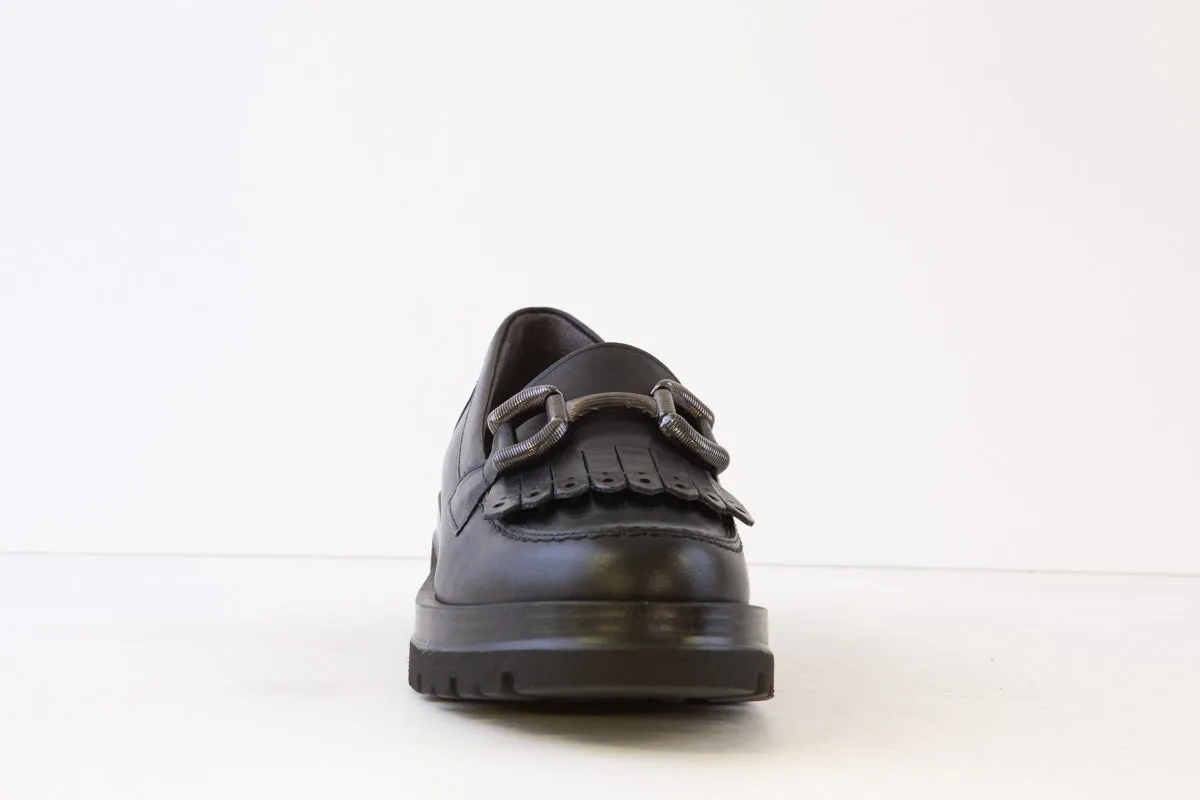 PITILLOS - 5364 LOW HEEL LOAFER WITH CHAIN DETAIL - BLACK LEATHER