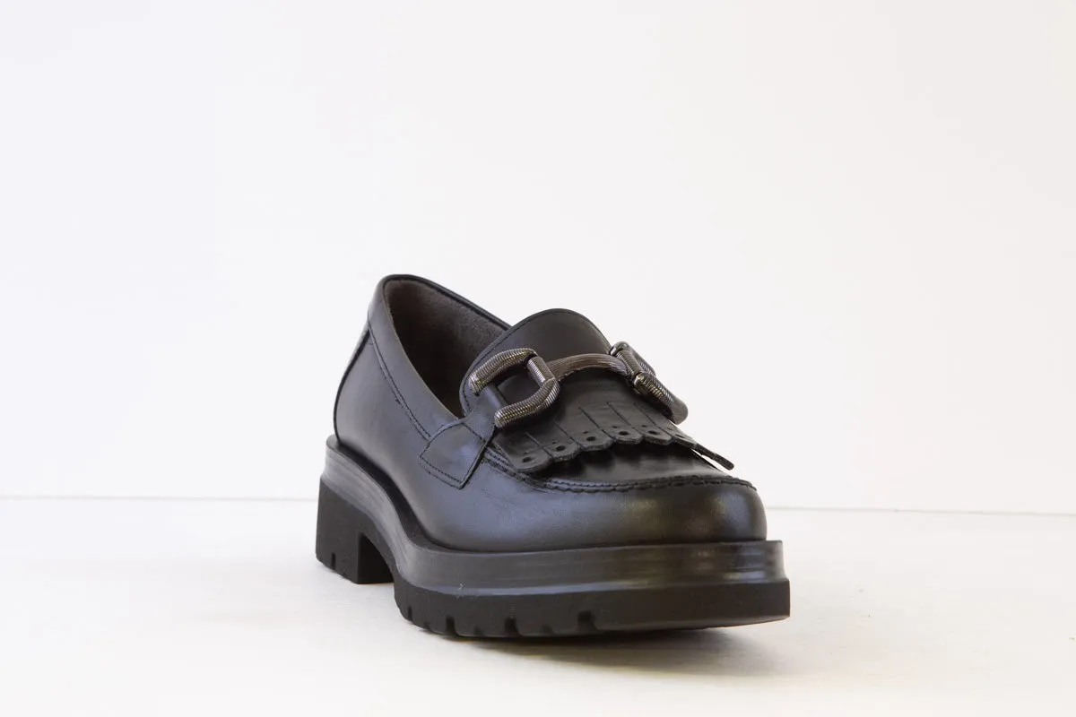 PITILLOS - 5364 LOW HEEL LOAFER WITH CHAIN DETAIL - BLACK LEATHER