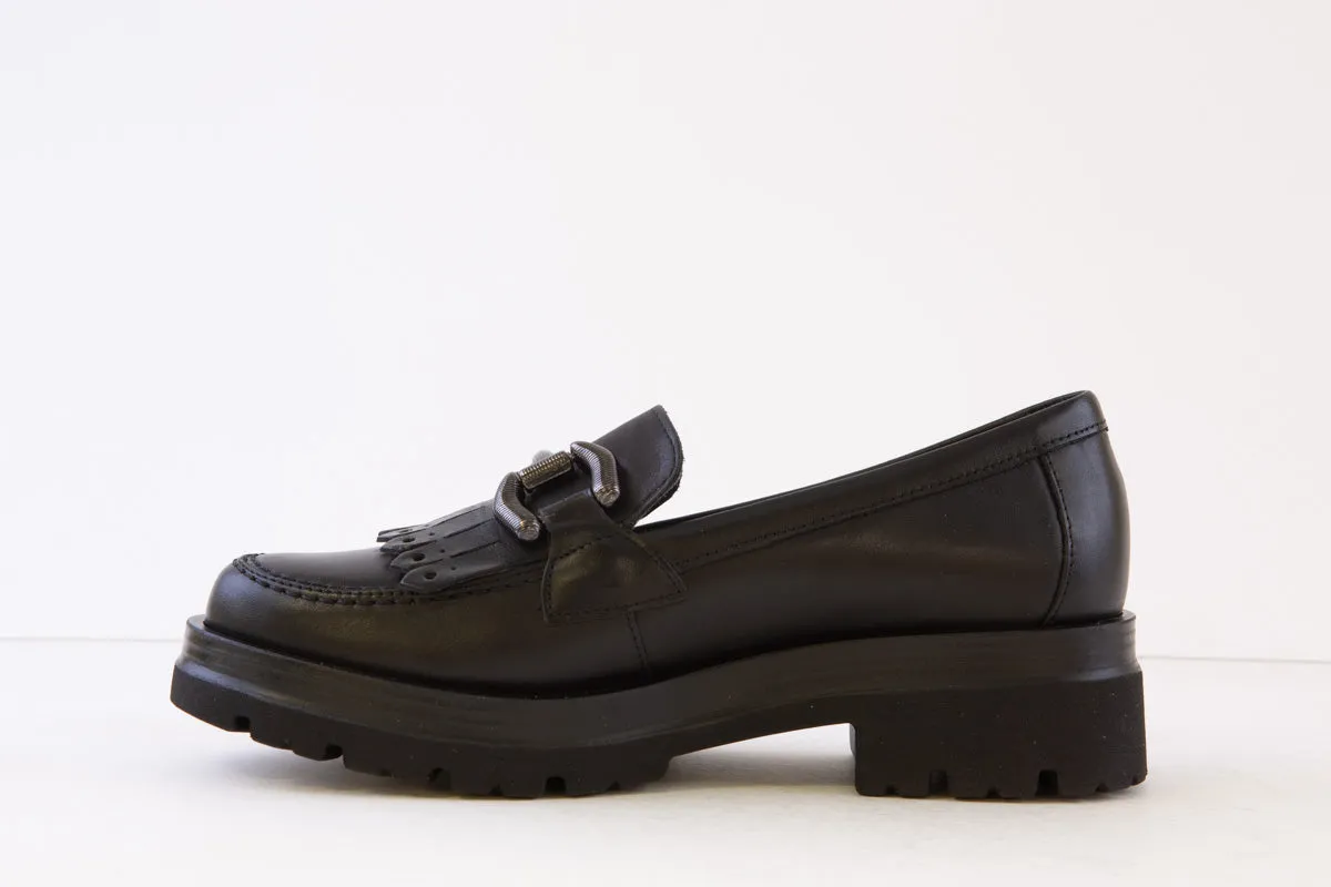 PITILLOS - 5364 LOW HEEL LOAFER WITH CHAIN DETAIL - BLACK LEATHER
