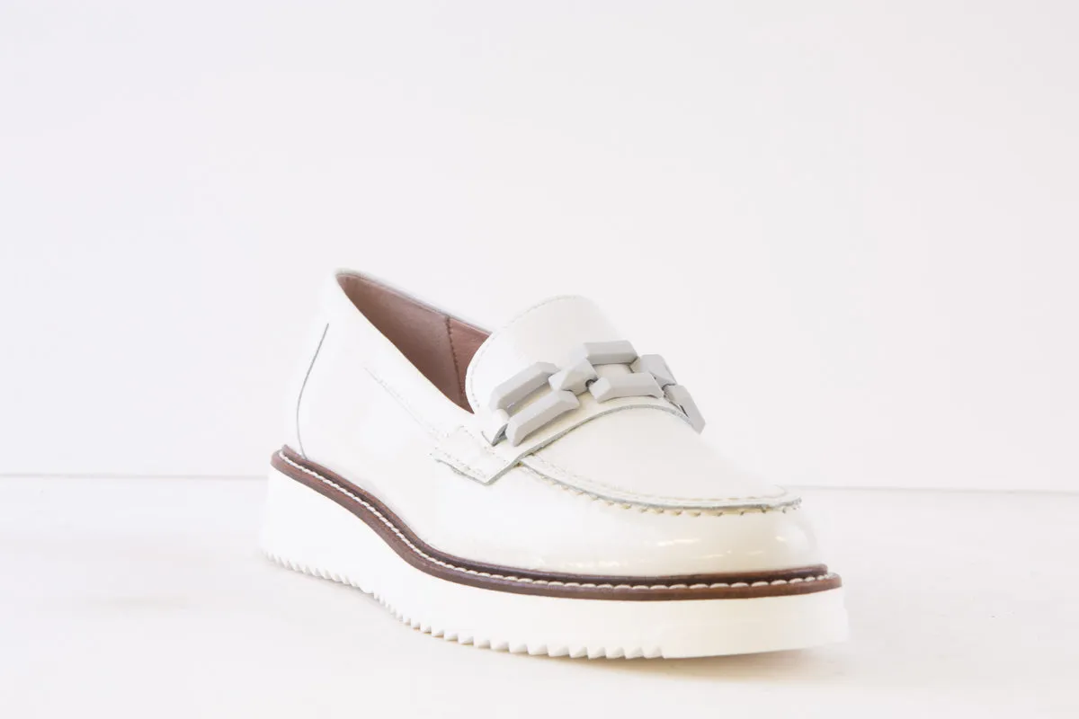 PITILLOS - 5733 LOW WEDGE LOAFER - WHITE PATENT