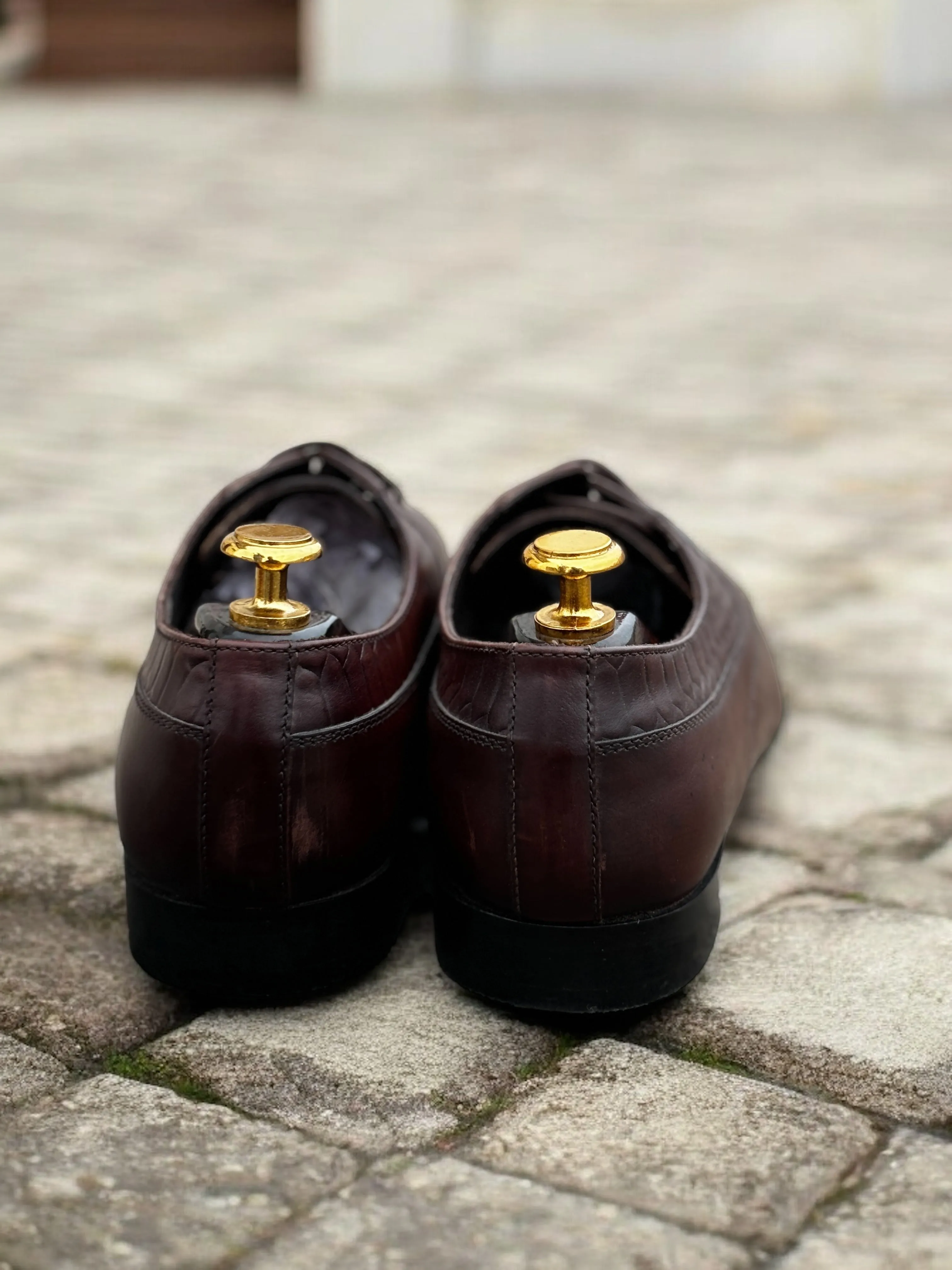 Regal Thorn — Embossed Leather Oxford